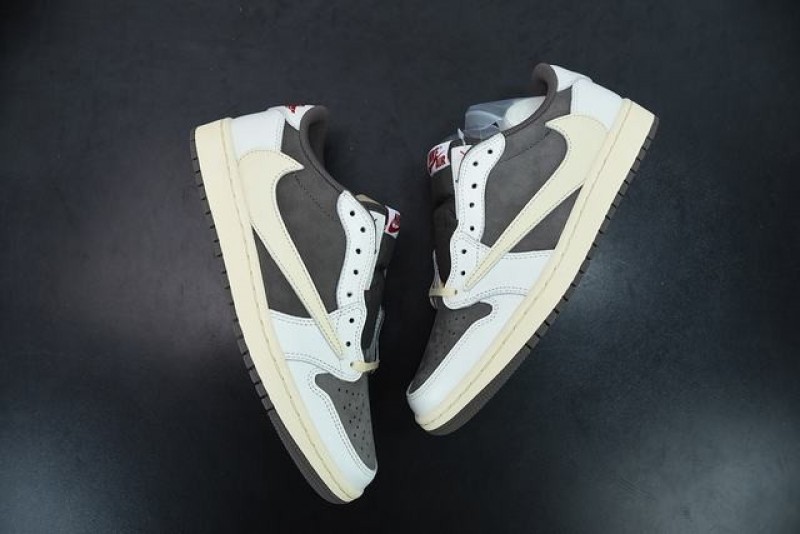 Travis Scott x Air Jordan 1 Low OG