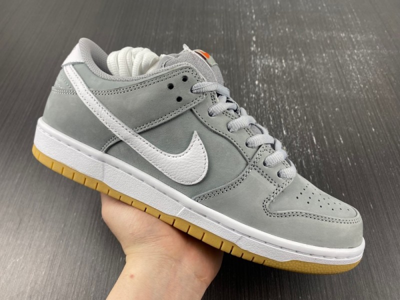 Nike SB Dunk Low “Grey Gum