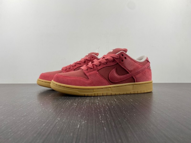 NIKE SB DUNK LOW 'RED GUM'