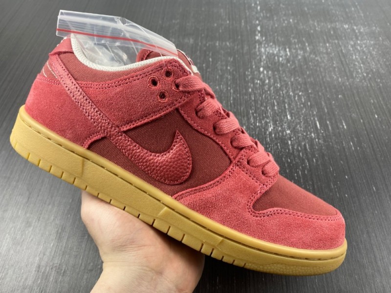 NIKE SB DUNK LOW 'RED GUM'