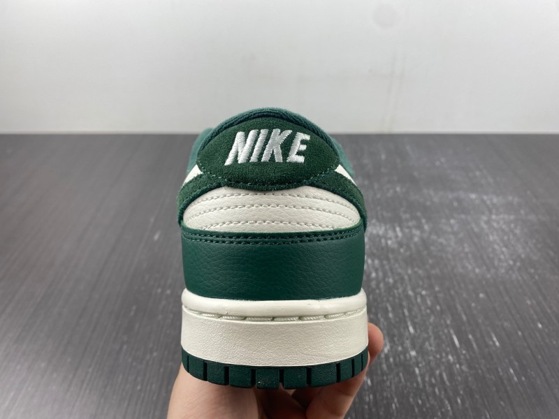 （NIKE）Dunk Low SE