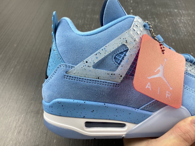 Air Jordan 4 Retro UNC PE