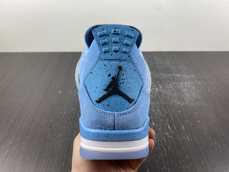 Air Jordan 4 Retro UNC PE