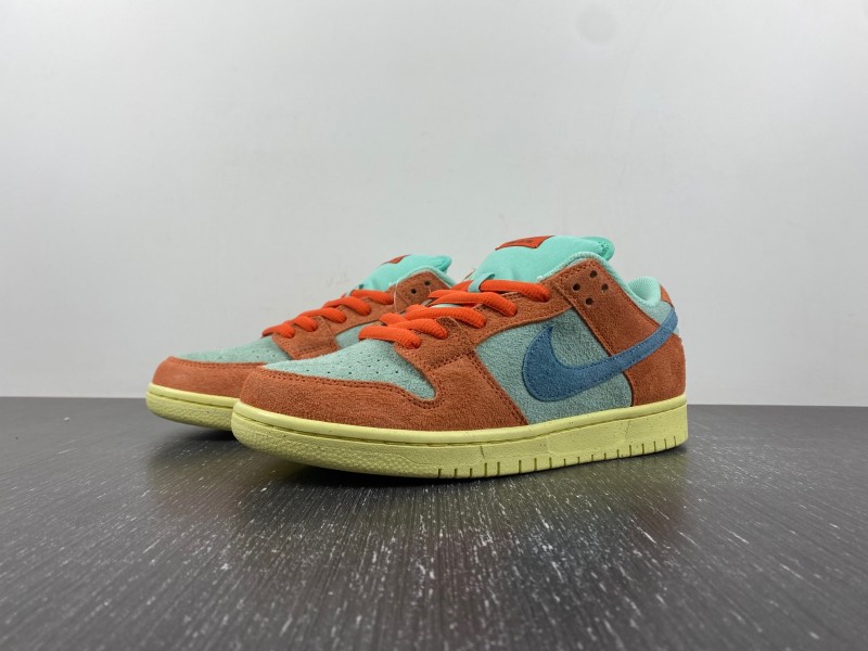 Nike SB Dunk Low “Noise Aqua