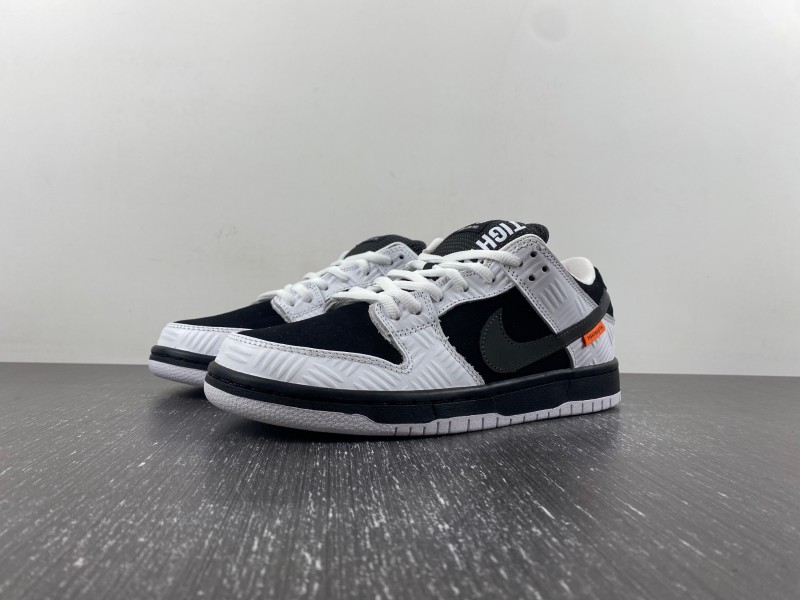 TIGHTBOOTH x Nike SB Dunk Low