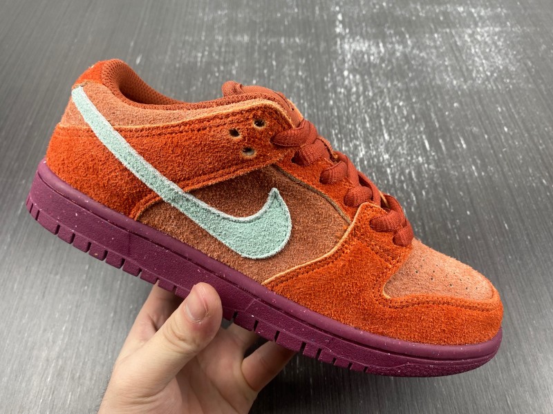 Nike SB Dunk Low “Mystic Red”