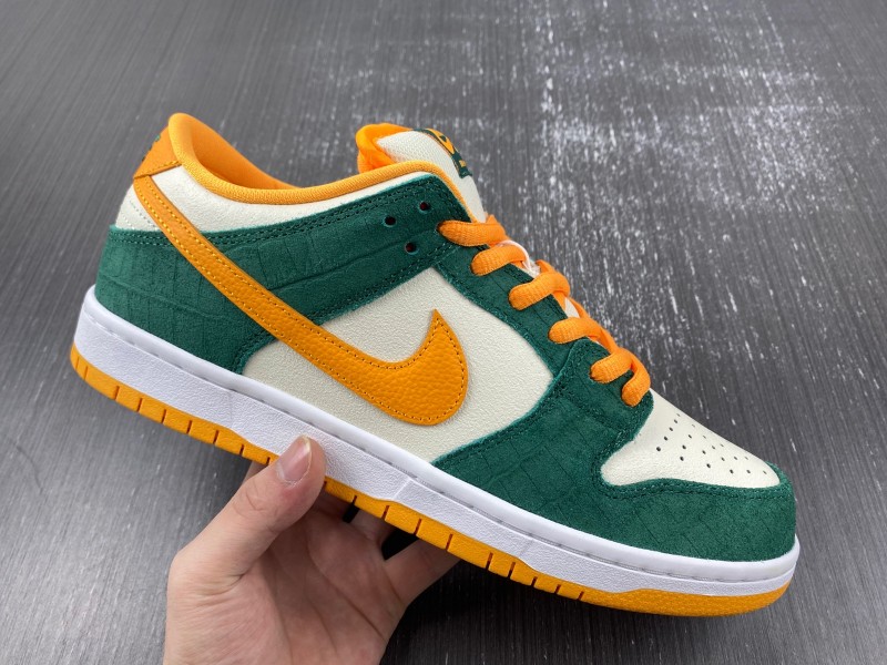 Nike SB Dunk Low Pro