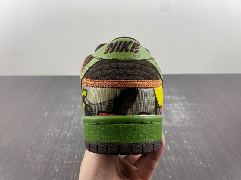 Nike SB Dunk Low “De La Soul