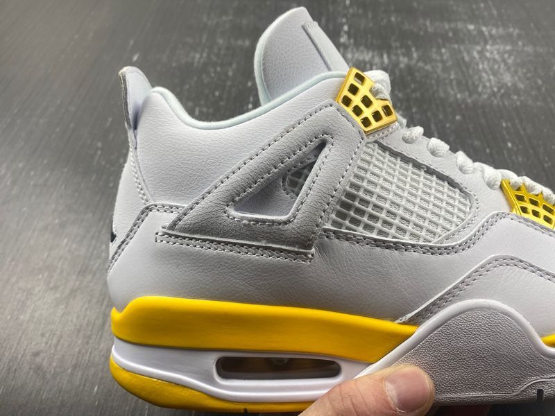 Air Jordan 4 WMNS “VividSulfur”