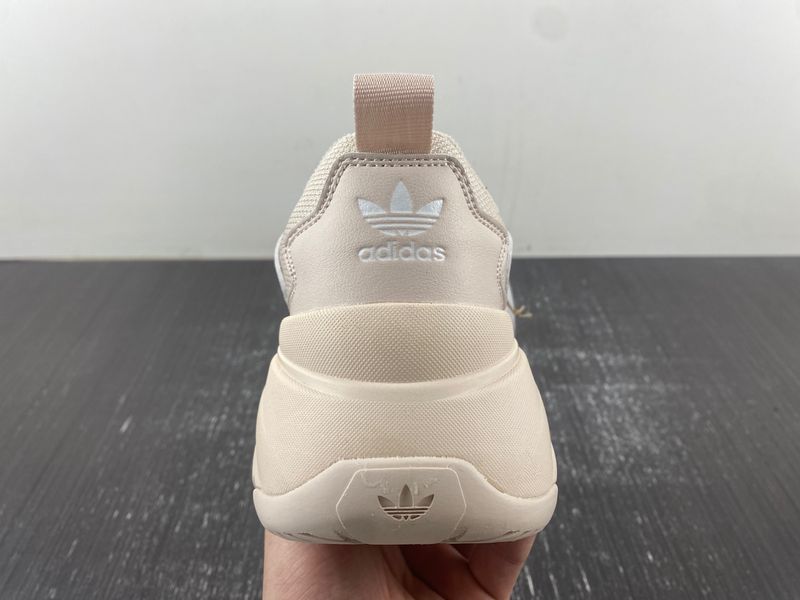 adidas老爹鞋3.0。