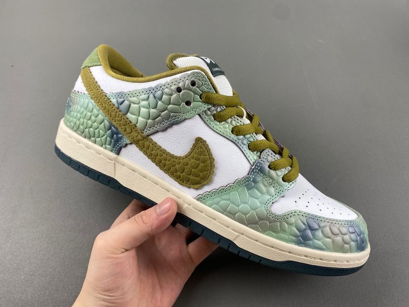 Dunk Low SB 'Chameleon'