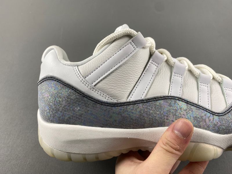 Air Jordan 11 Low 2025