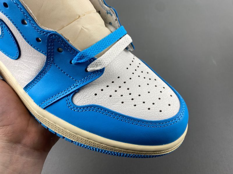 Air Jordan 1 High OG“UNC Reimagined”