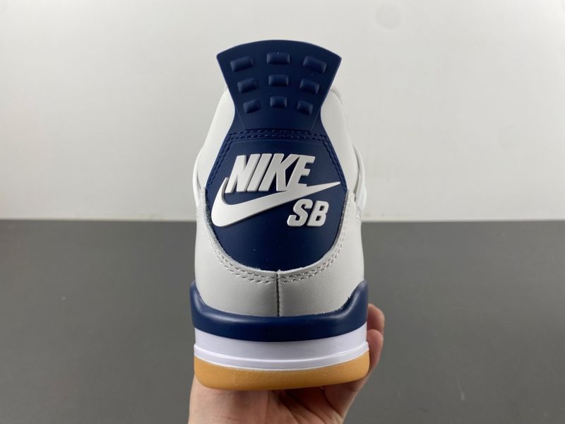 LJR  Batch   Nike SB x Air Jordan 4 “Navy” 2025