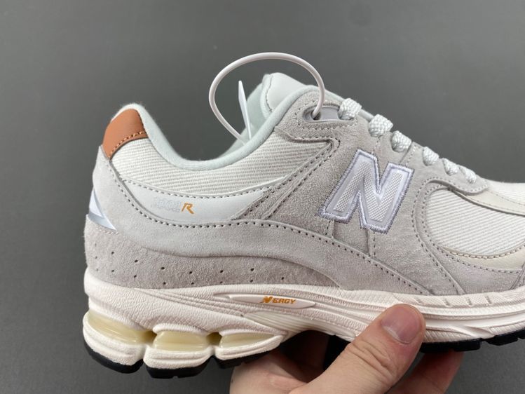 new balance NB 2002