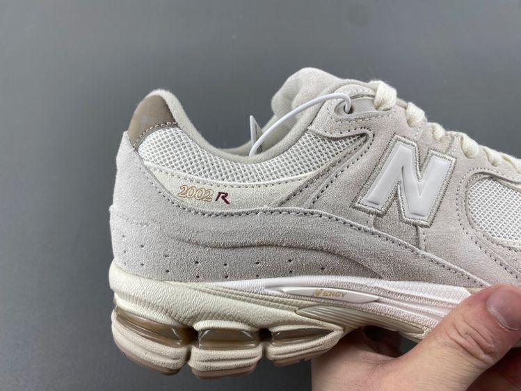 new balance NB 2002
