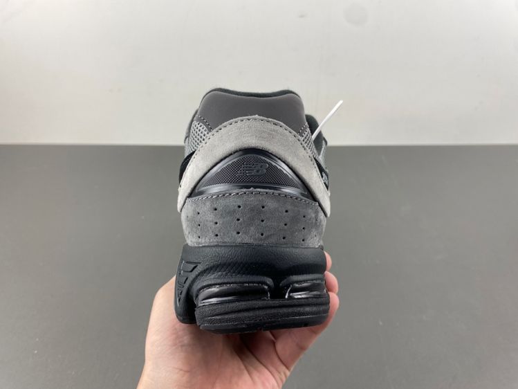new balance NB M2002