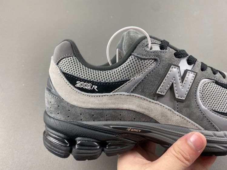 new balance NB M2002