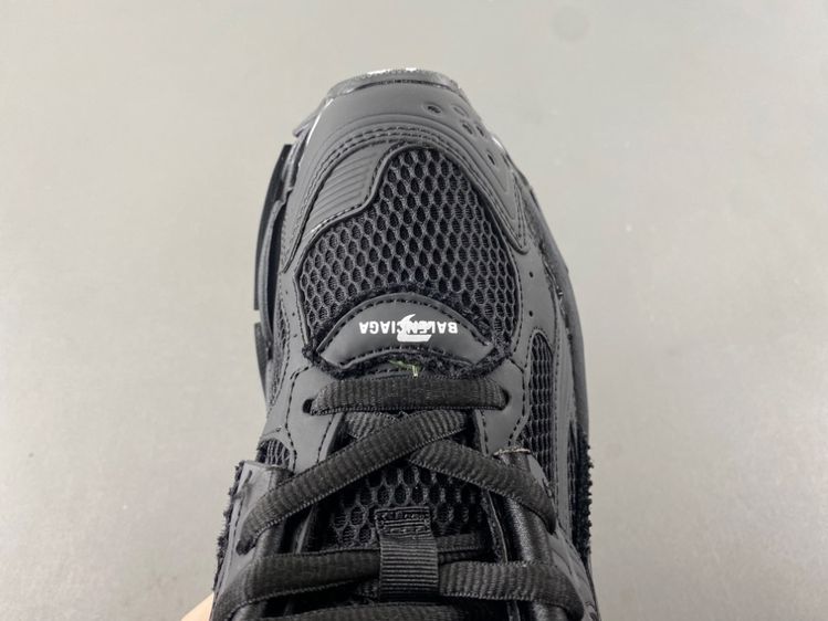 5Balenciaga