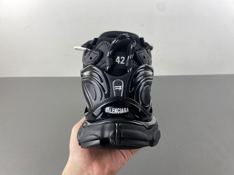 5Balenciaga