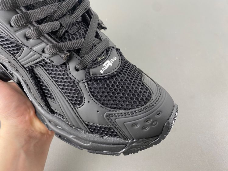5Balenciaga