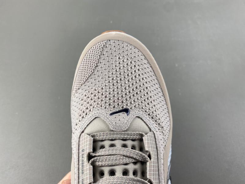 Nike Pegasus Premium Football Grey