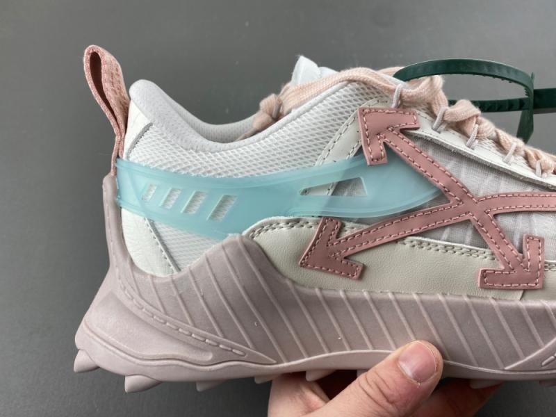 Off-White c/o Virgil Abloh