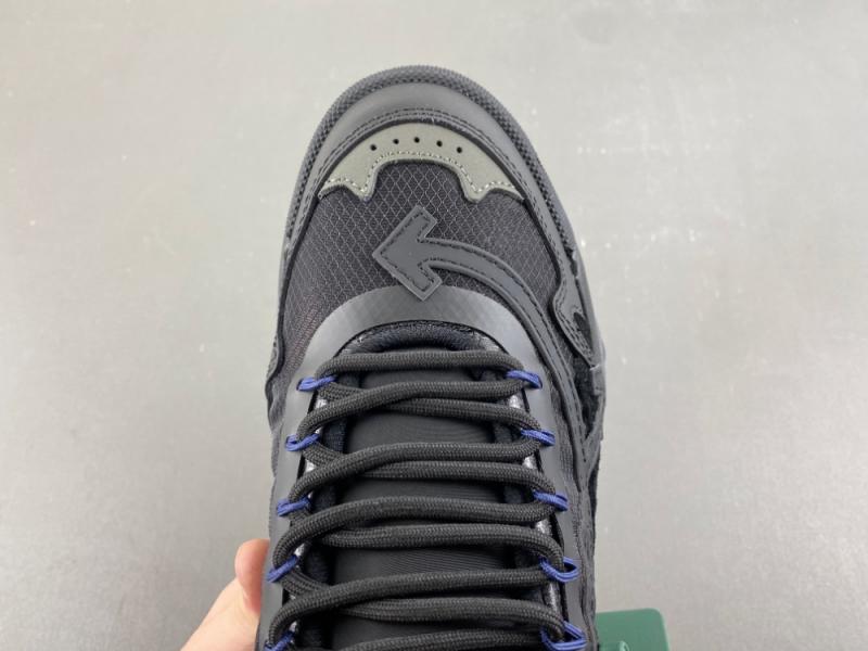 Off-White c/o Virgil Abloh