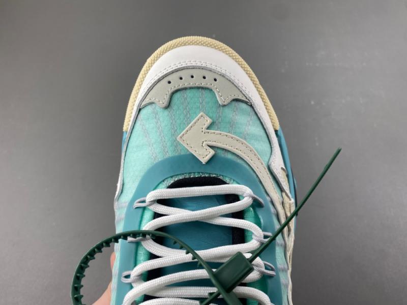 Off-White c/o Virgil Abloh