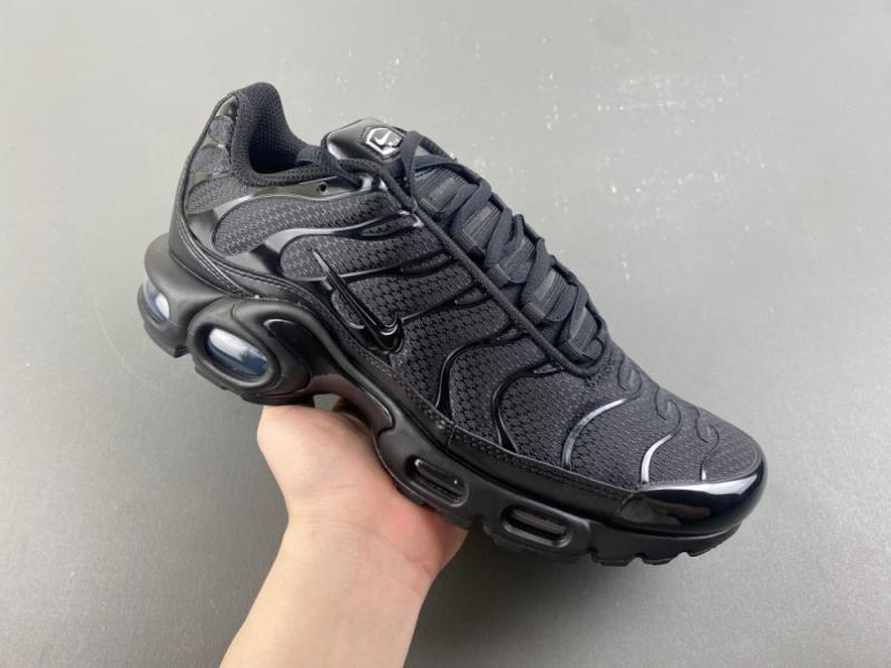 Air Max Plus Low Triple Black