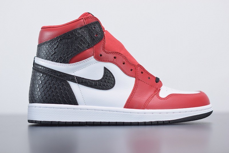 Jordan 1 Retro High Satin Snake Chicago