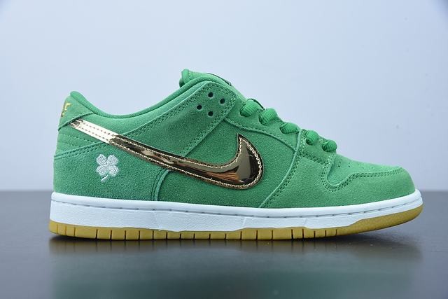 NK SB Dunk Low