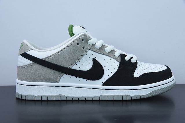 NK SB Dunk Low 