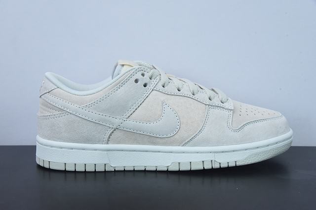 NK Dunk Low PRM “Vast Grey”