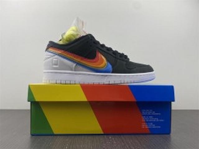 Nike SB Dunk Low Polaroid