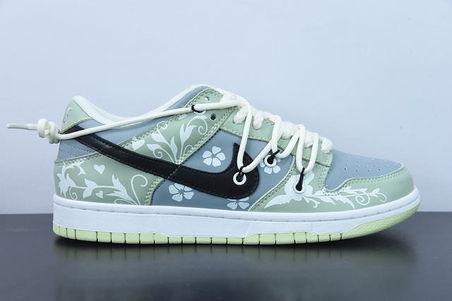 H01G4 NK SB Dunk Low