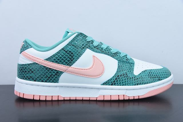 Nk SB Dunk Low “Snake Skin”