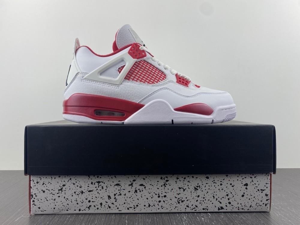 AIR JORDAN 4 RETRO