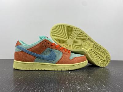 Nike SB Dunk Low “Noise Aqua