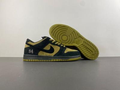 Supreme x Nike SB Dunk Low “Camper Green”